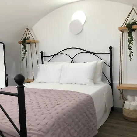 Armenaki Luxury * Imerovigli (Santorini)